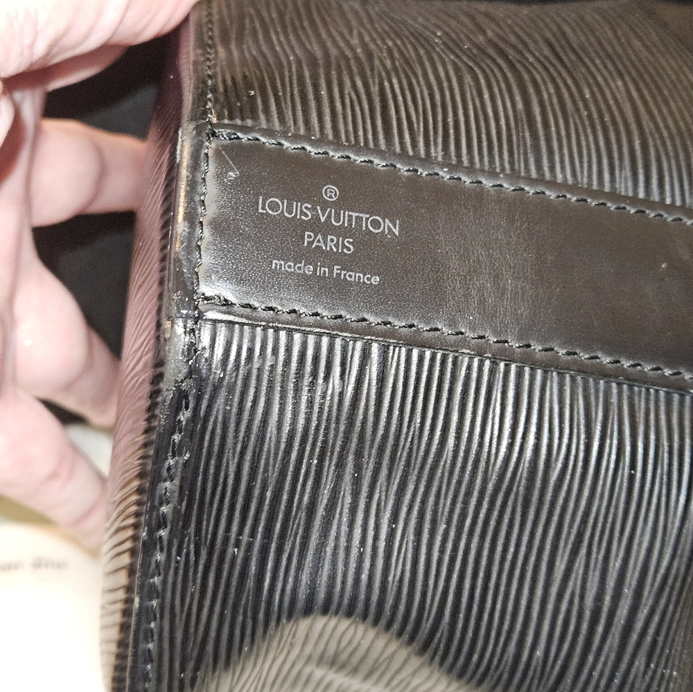 Louis Vuitton Sac D' Epaule GM Shoulder Bag in Noir Black Epi Leather COA plus.. - Picture 8 of 16